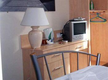 Village Express Корбі Екстер'єр фото